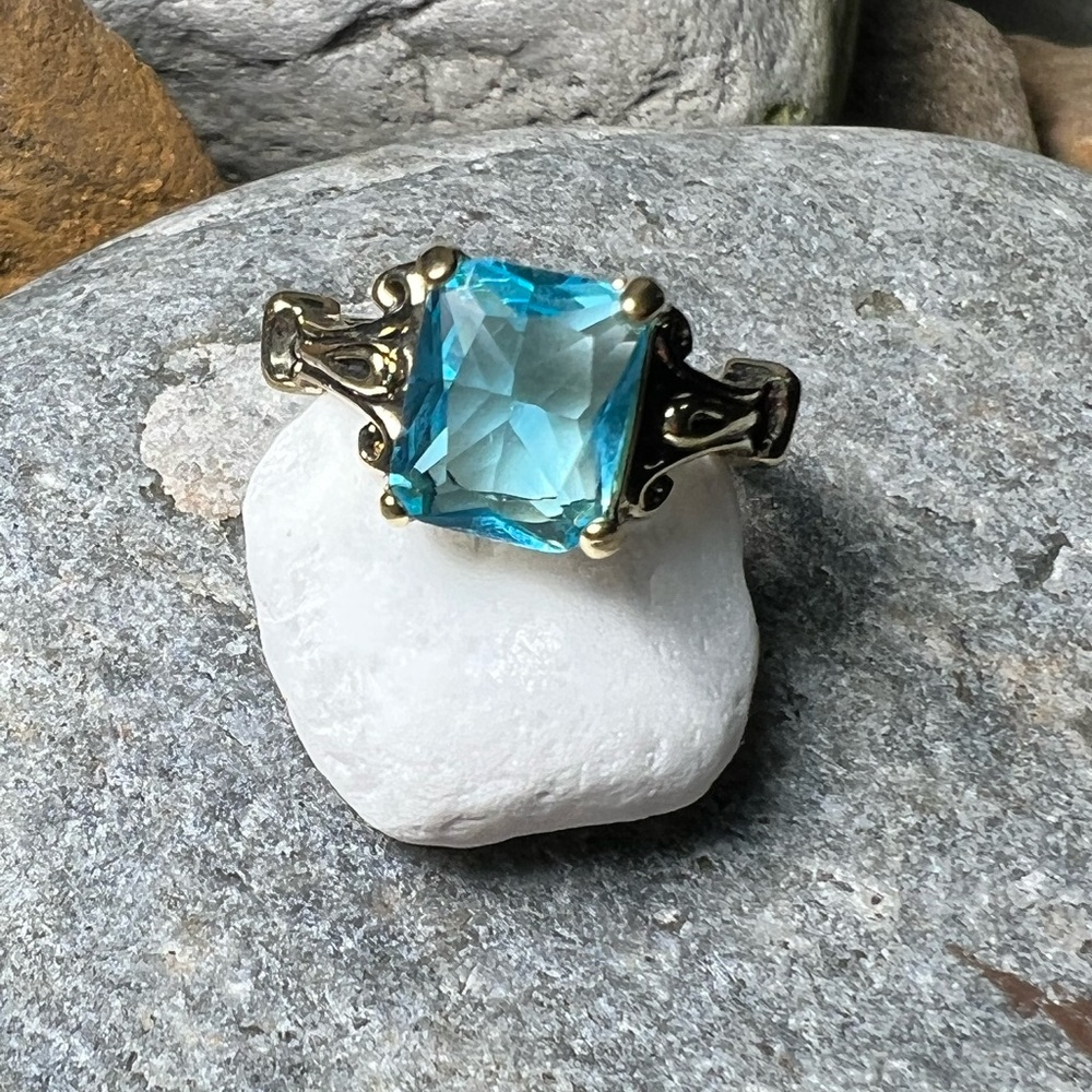 🔥Simulated blue topaz ring size 6